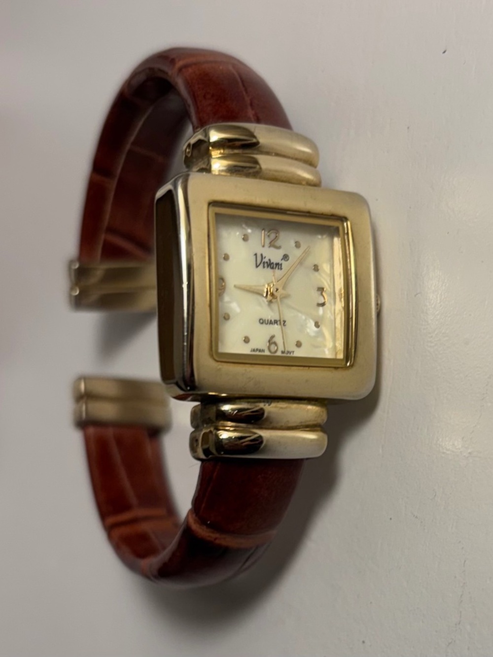 Vivani Faux Croc/Alligator Clamper Watch Brown and Gold Tone – Not Working